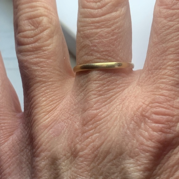 Simple Solid 10kt Gold Ring. Marked and tested. - Picture 4 of 8